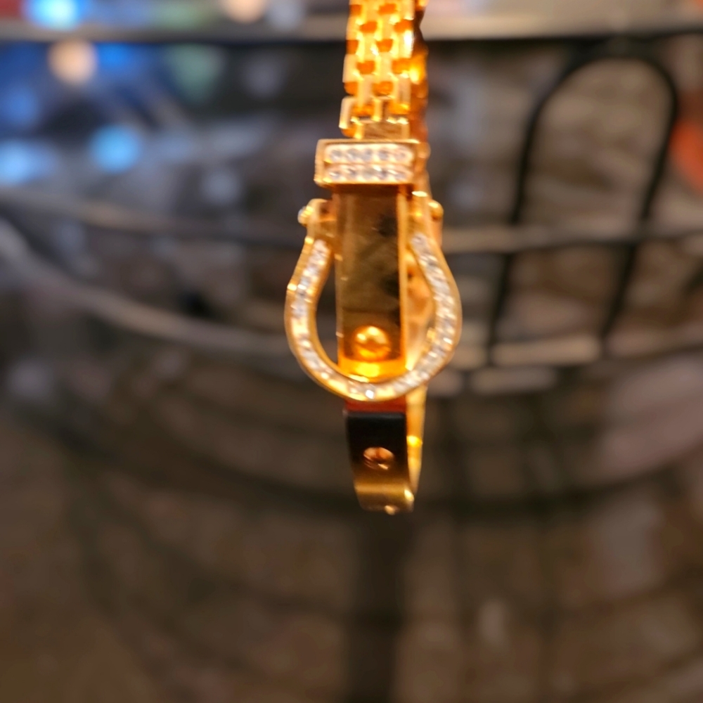 Gold Saddle Buckle Bracelet